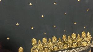 Black Saree No Blouse