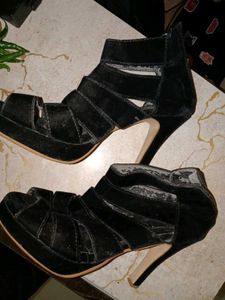 Black wedges heels