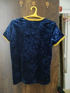 Blue Velvet VERO MODA tshirt with a pop of Yellow