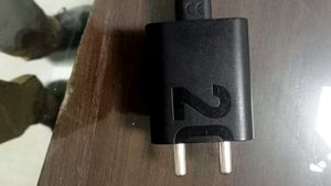 MOTO 20 WATT MOBILE CHARGER TYPE C NEW AND ORIGINA
