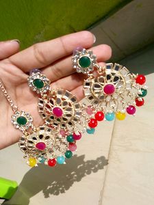 Multicolored Earrings And Mangtika Set