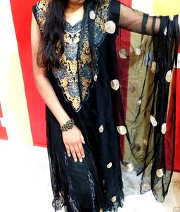 Black Suit With Dupatta