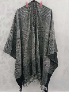 Stylish Grey Checked Poncho