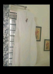 Women&#39;s Ajio White Sleeveless Kurti