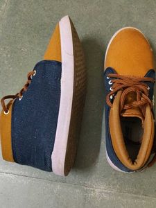 Canvas shoes