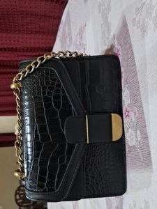 Chic Black Crocodile Crossbody Bag