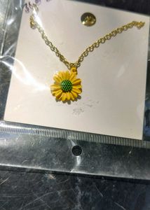 Plucked Daisy Charm Necklace