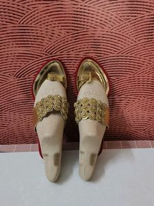 Embellished Toe Ring Sandals