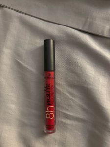 Essence 8h Matte Lipstick
