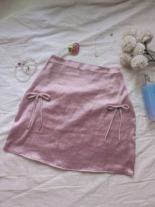 Y2k mini skirt with bow detail 🎀
