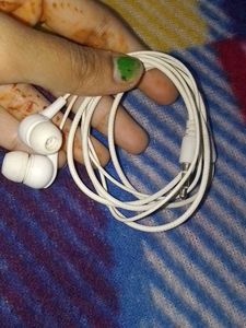 working White Wired Earphones