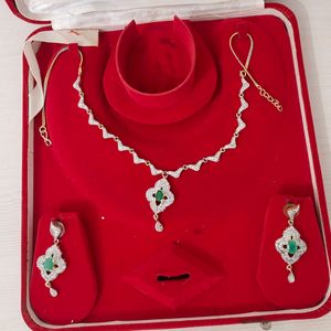Pendant Necklace Set With Green Stone Earrings