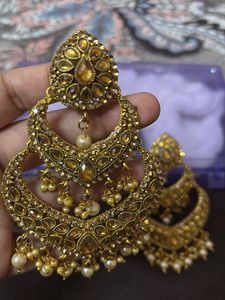 long earring and maang tika