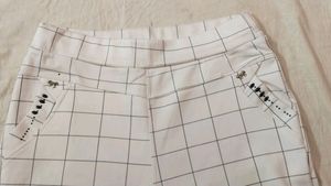 BRAND NEW WHITE JEGGINGS