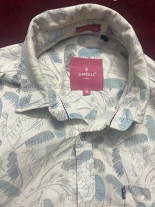 Stylish White &amp; Blue Patterned Men&#39;s Shirt