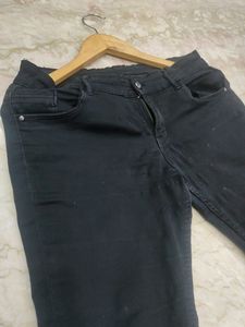 Black Denim Capri With Cute Button Ends And Pockets