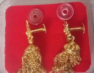 Emerald Stone And Gold Floral Drop Earring