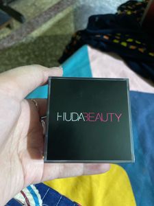 Huda Beauty Loose Powder (Cherry Blossom)