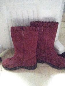 Kids Solid Snow Boots In Velvet Maroon.