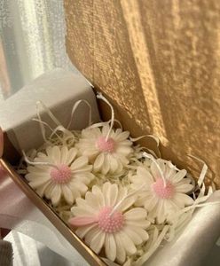 scented Daisy Flower candle(1piece)