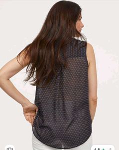 H&amp;M Sleeveless Button-Down Top