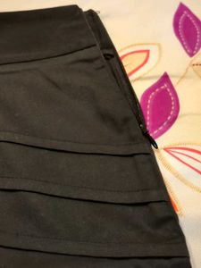 Chic Black Skirt with side zip