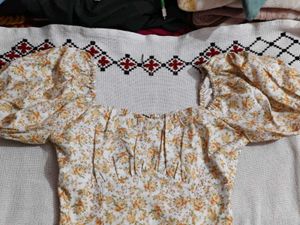 Floral Puff Sleeve Smocked Crop Top
