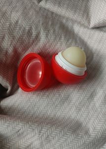 Blue Heaven Lip Bomb, Strawberry Flavoured Lip Balm.
