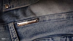 Stylish Light Wash Jeans