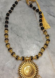 Black and golden preals necklace