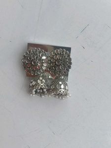 Newly And Stylish Earing