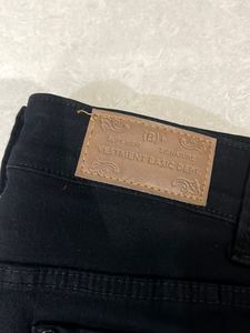Women Capri (Black)
