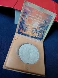 Million Colors Slight Glow Pressed Highlighter