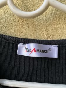 Cute Black V-Neck ribbed Crop Top