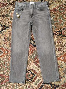 ORIGNAL GAP JEAN'S NEVER USED REASONABLE PRICE