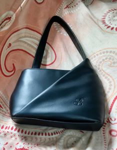 Black Classy Shoulder Bag