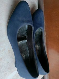 Navy Blue Vintage Pumps