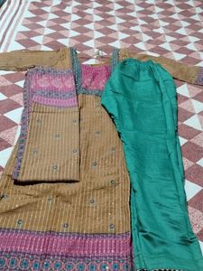 Stylish Pakistani Kameez
