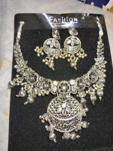 *New* Necklace &amp; Earring Set