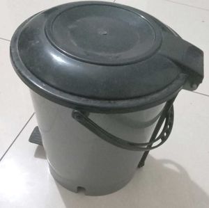 Garbage Rolls, Dustbin