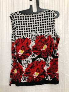 Red Sleevless Top