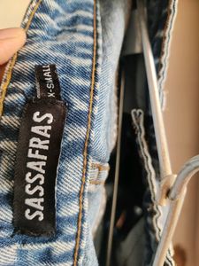 Korean Knee Ripped Jeans.
