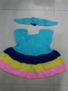 Sleeveless Woolen Frock With Hairband