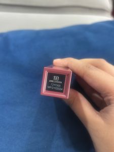 Maybelline Vinyl Lipstick shade awestruck