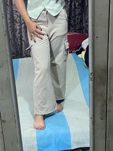 biege cargo pants