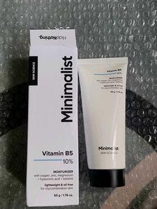 Minimalist vitamin B5 moisturizer