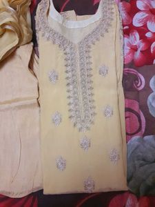 Newly stiched suit set with dupatta