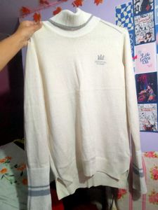 Soft & Cozy White 🐻‍❄️ Sweater !!
