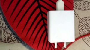 REALME NEW AND ORIGINAL TYPE C MOBILE CHARGER