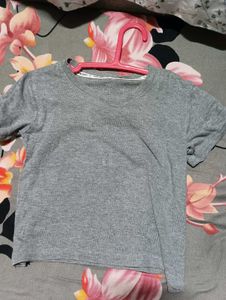 basic grey crop tee❣️